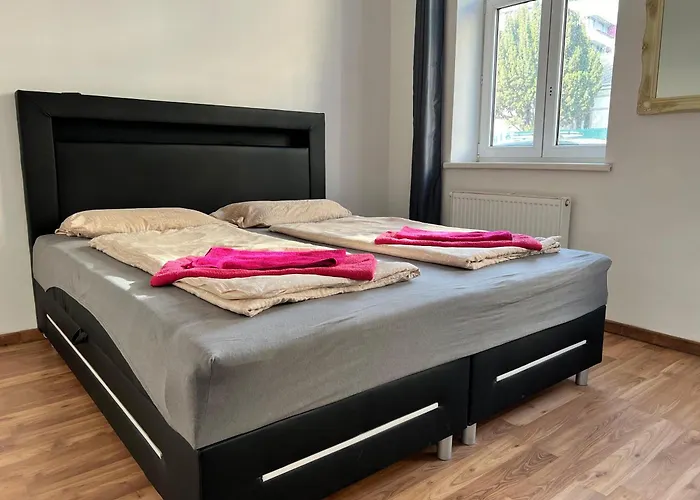 15-min To Center, Simple 3br & 1lr With Wifi Apartment *