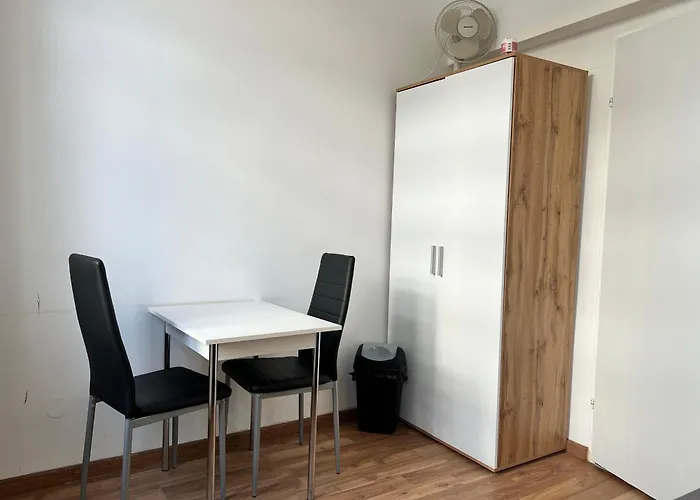 15-min To Center, Simple 3br & 1lr With Wifi * Vienna