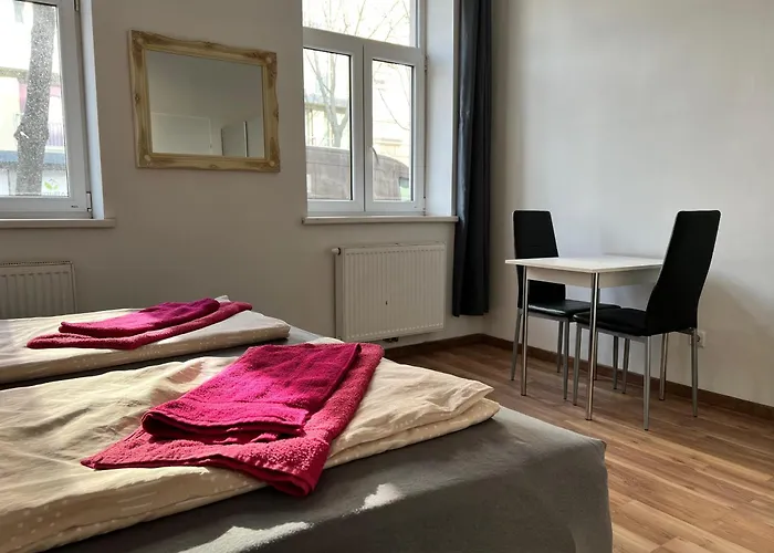 15-min To Center, Simple 3br & 1lr With Wifi