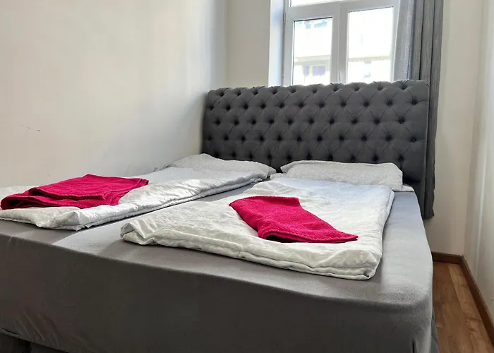 15-min To Center, Simple 3br & 1lr With Wifi