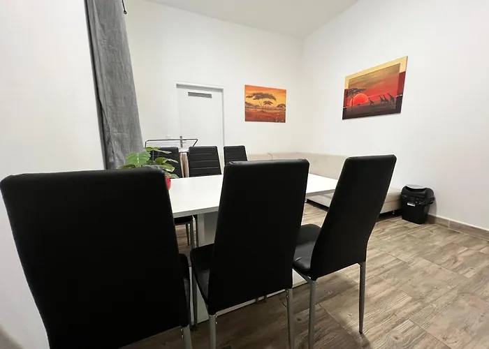 15-min To Center, Simple 3br & 1lr With Wifi