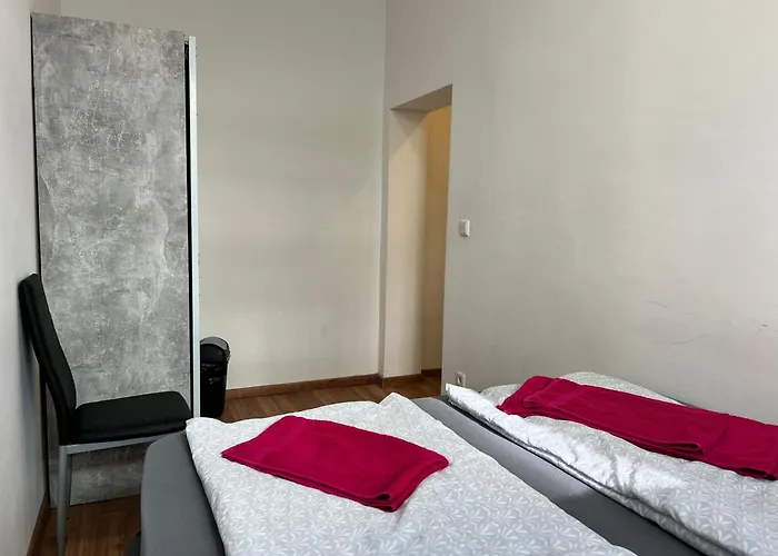 15-min To Center, Simple 3br & 1lr With Wifi Apartment