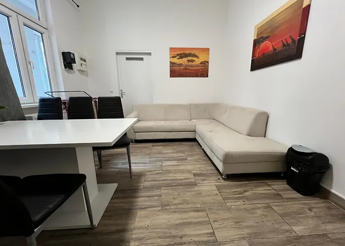 Apartment 15-min To Center, Simple 3br & 1lr With Wifi *