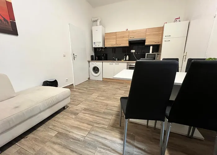 15-min To Center, Simple 3br & 1lr With Wifi * Vienna