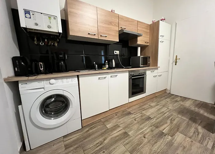Apartment 15-min To Center, Simple 3br & 1lr With Wifi